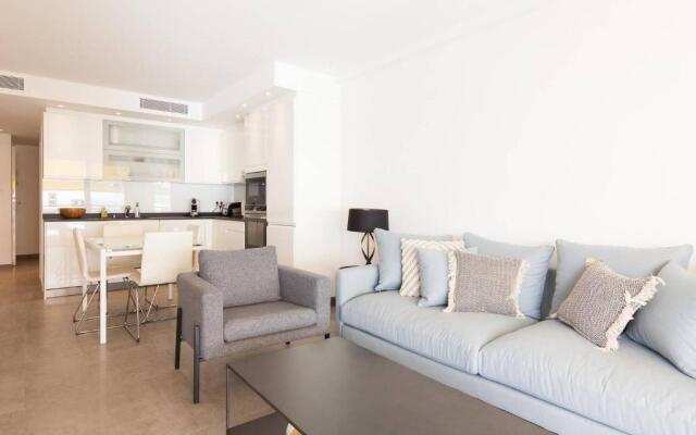 On la Croisette: luxe 2 bedrooms/ 2 baths