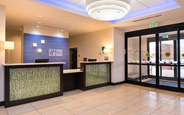 Holiday Inn Express Hotel & Suites Monroe, an IHG Hotel