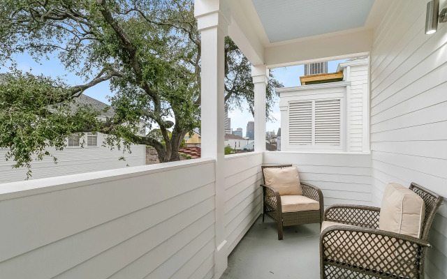 Residences Du Carondelet by Hosteeva