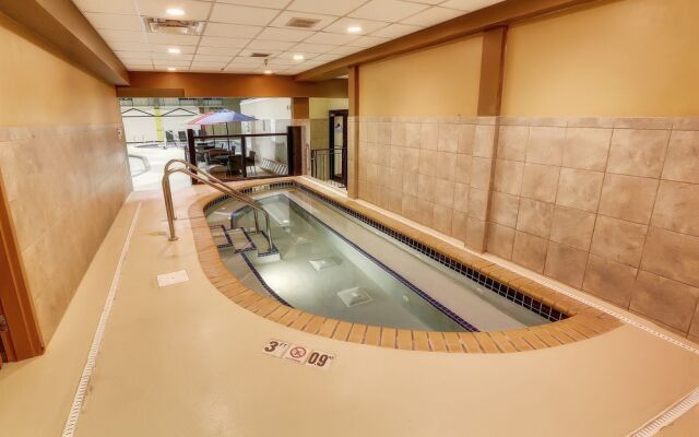 Holiday Inn Minot Riverside