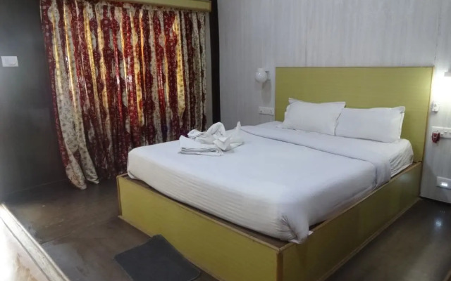 Gold India Beach Resort