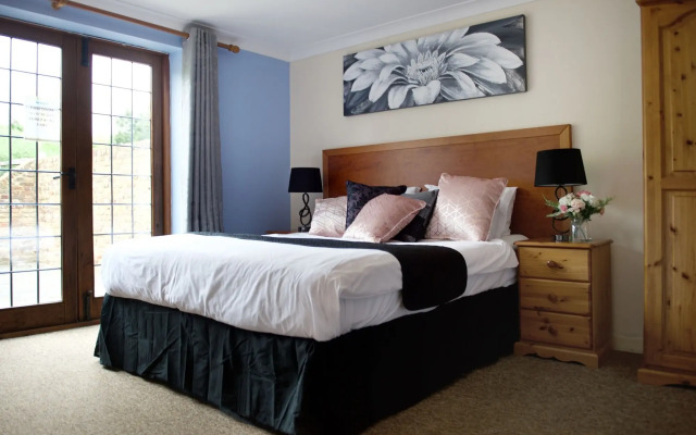 Little Foxes Hotel & Gatwick Airport Parking