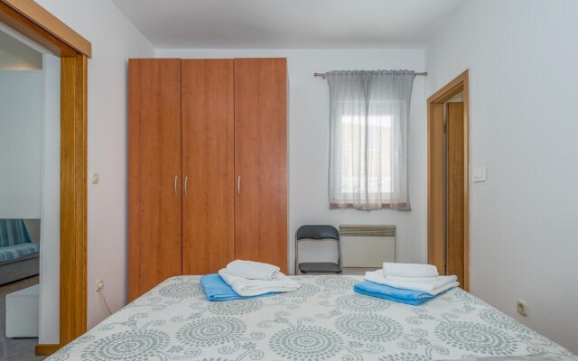 Amazing Apartment in Sukosan With 1 Bedrooms, Jacuzzi and Wifi