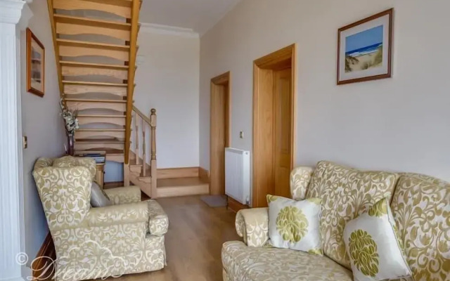 Beach View Apartment 2