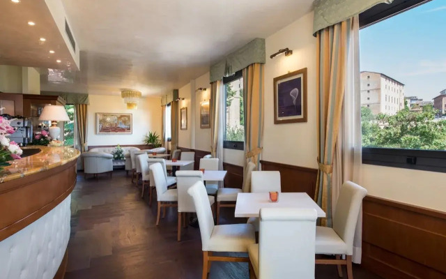 Hotel Athena