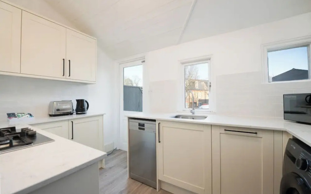 VESTO Three Bedroom Apartment in Clapham