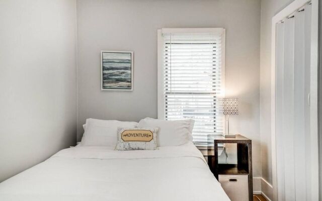 Shiny and comfortable Oakland House