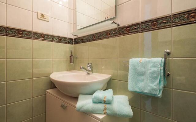 Seaside Apartment Gold 1row