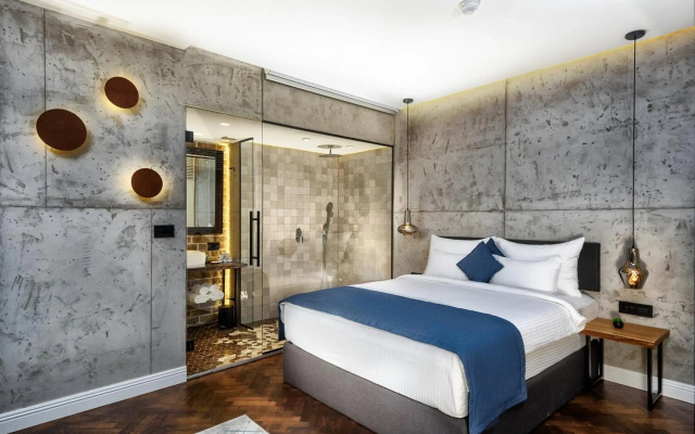 One Luxury Suites