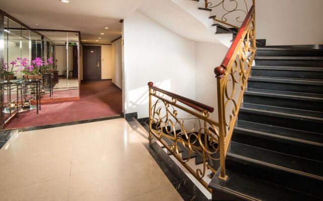 May De Ville Corner Hotel