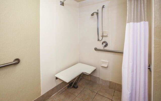 La Quinta Inn & Suites Canton