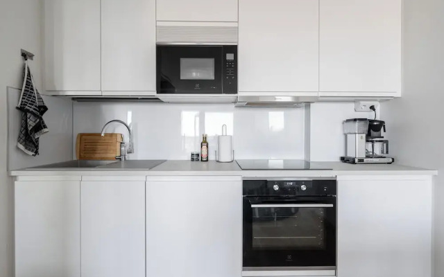 Fabulous 1BR Apt with Sauna & Views