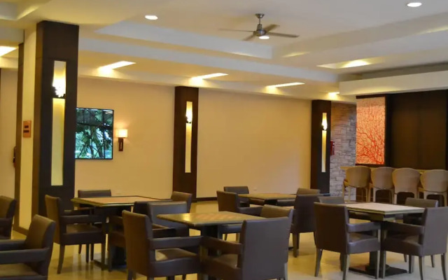 Apartment Carola B 711 at Pico de Loro