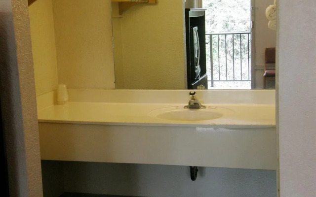 The Economy Inn - Wesley Chapel