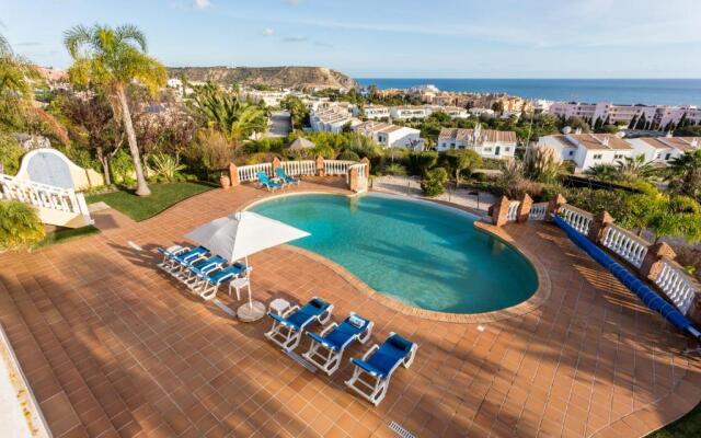CoolHouses Algarve Luz, 5 bed villa & pool, Casa N