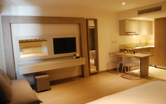 Melpo Antia Hotel & Suites