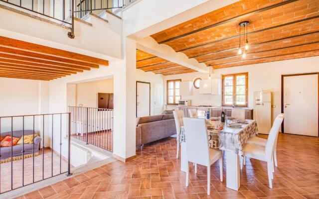 Bright Apt With Terrace and Shared Pool