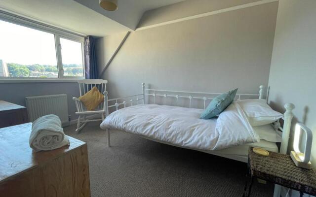 Beautiful, Spacious 4-bed House in Brixham