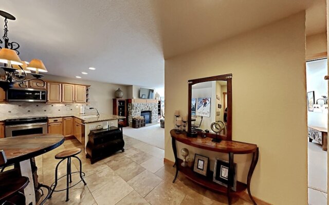 One Bedrooms At Snowbird Condos Slopeside - Free Wifi & Assigned Parking!