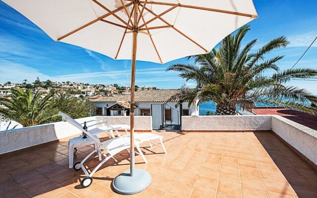 Villa - 4 Bedrooms with Pool, WiFi and Sea views - 104965