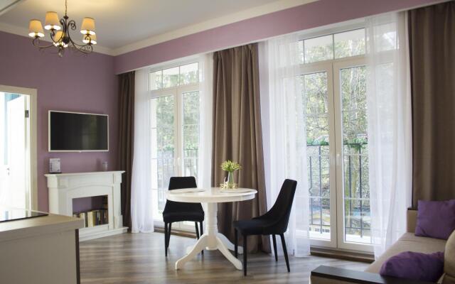 Ласточка на улице Ленина