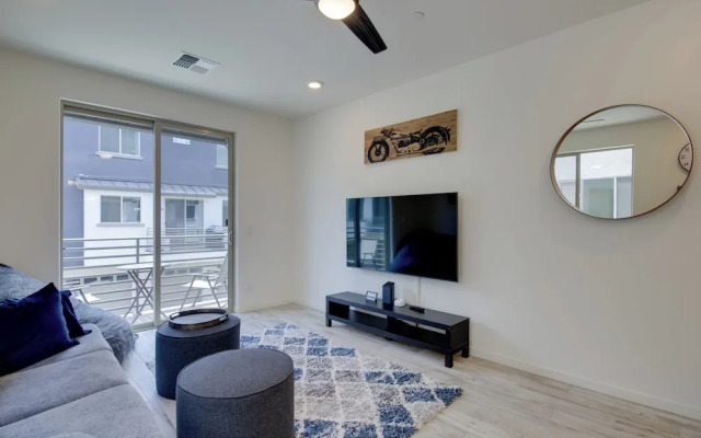 Community Perks: Executive Chandler Townhome