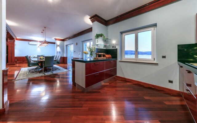Apartments Donna with Sea View
