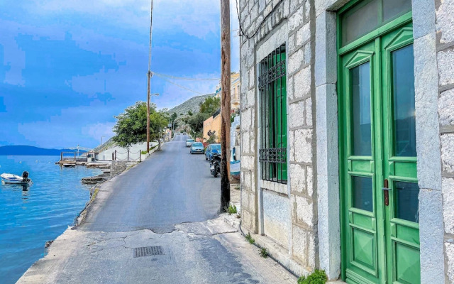 Pitini 1 - Seafront - Harbour view
