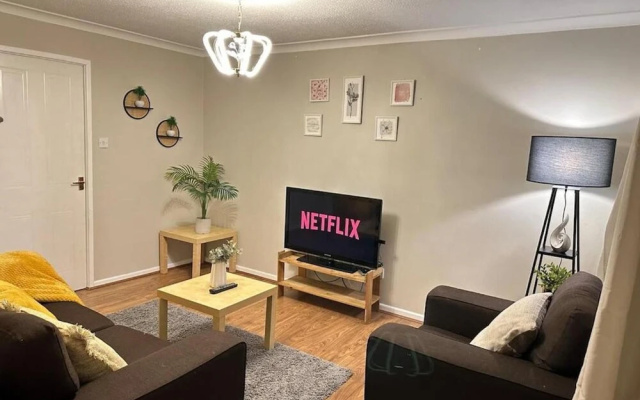 Entire Beautiful 2 Bedroom House With Free Parking Manchester