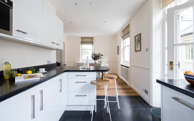 Cornwall Gardens by Lime Street