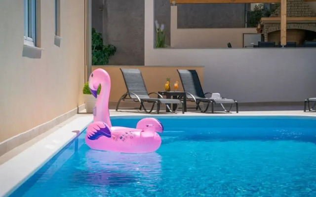 Lux 2 - Heated Pool - A3