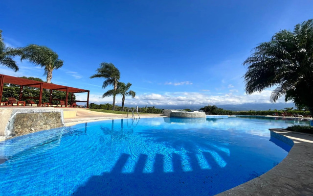 Modern 2 bed APT complex Pool,Tennis,Gym,FreeWiFi