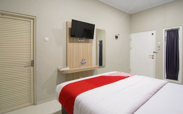 Stay At H by OYO Rooms