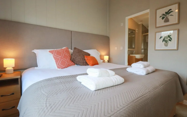 4 Meadow Retreat