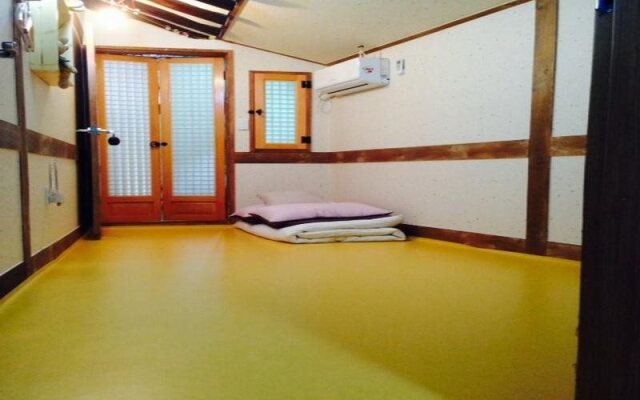 Jeonju Golmokgil Guesthouse