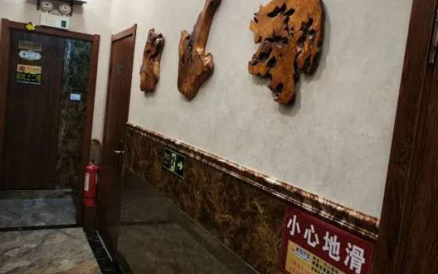 Yichun Hongmeiqi Express Hotel