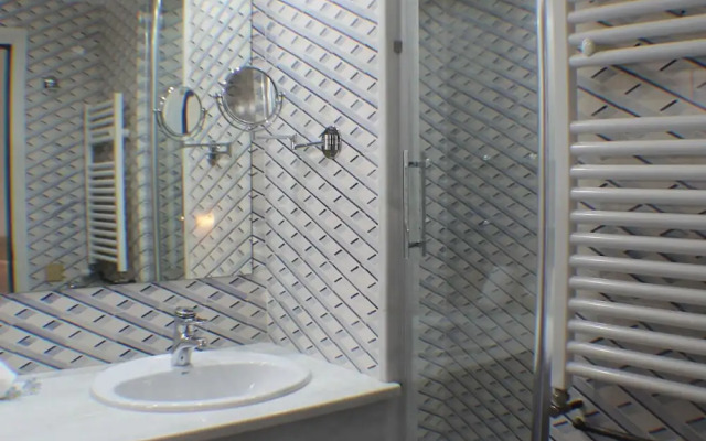 Avenida 5A in Roses With 3 Bedrooms and 2 Bathrooms