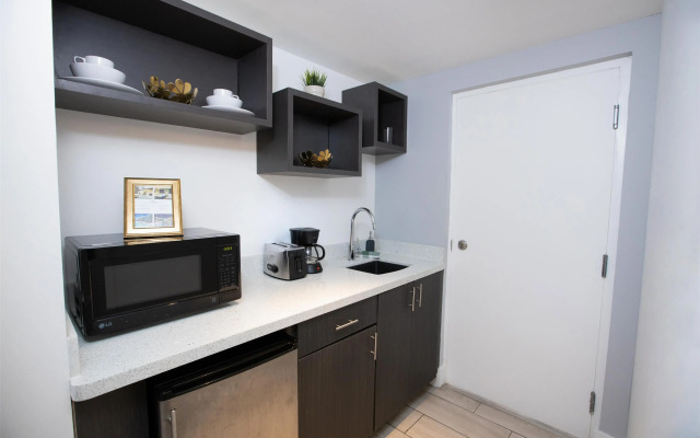 Waterside Hotel and Suites