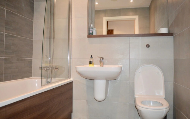 Modern 3 Bedroom Apartment in Manchester