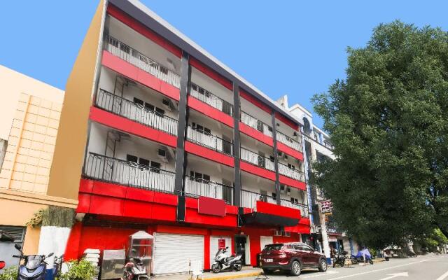895 Golden Majestic Pension Inn