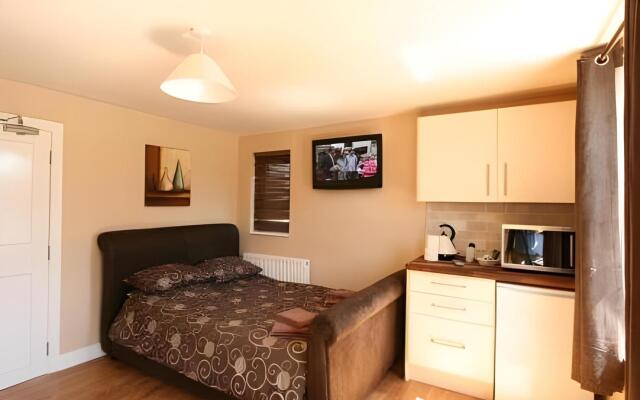 Central Studios Gloucester Road by Rooms Booked - Free Parking