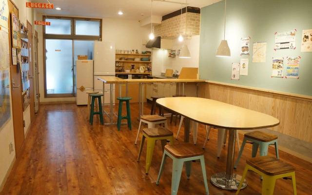 J-Hoppers Osaka Guesthouse