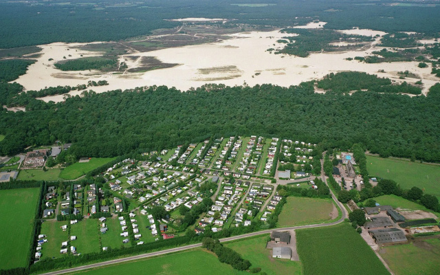Comfortable tent lodge near the Loonse and Drunense Duinen