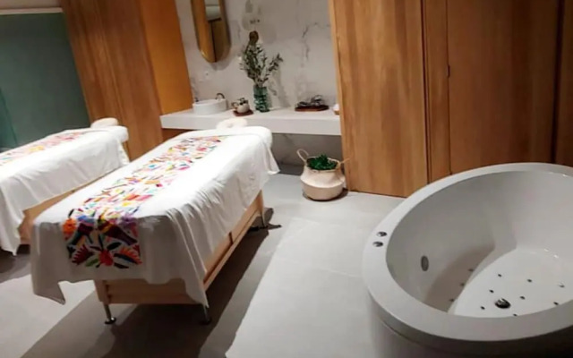Beautiful Studio JR Suite in Downtown Cabo
