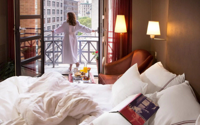Hotel Giraffe by Library Hotel Collection