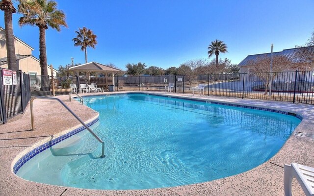 Bayhouse Condo 3 Bedroom Condo by Redawning