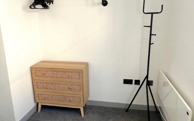 City Centre 1-bed Apartment in Preston With Sky