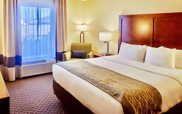 Comfort Inn & Suites Logan Near University