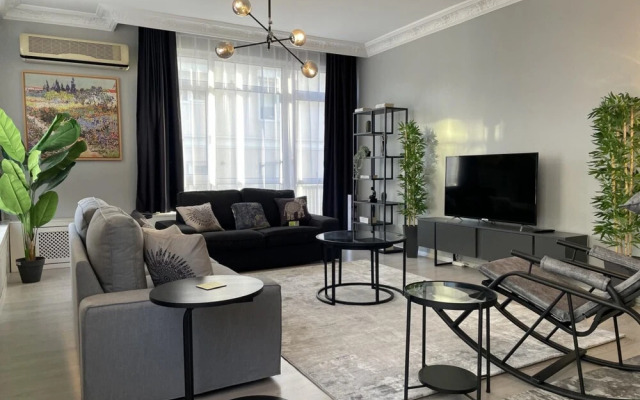 Bohemian Flat in Nisantasi With Central Location