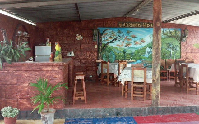 Adrianos Hostal